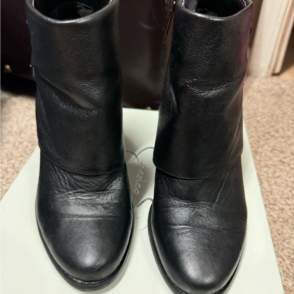 Jessica Simmon Cainn black booties